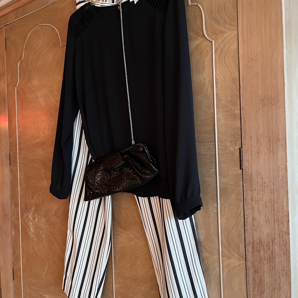 Express NEW ankle, high rise, “paperbag” ruffled waist, 10R pant - Picture 2 of 16